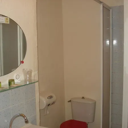 Hotel De La 2*